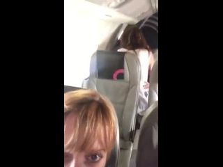 sexo com peituda sentando na piroca do seu namorado no avião