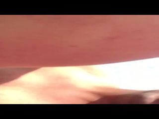 video sexo a tres duas gostosas nuas rebolando em cima do carro