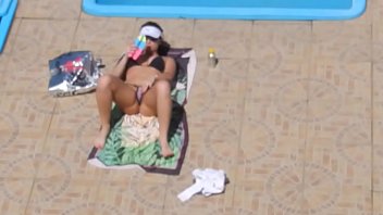 xnnx videos vizinho flagrou casada gostosa semi nua no banho de sol